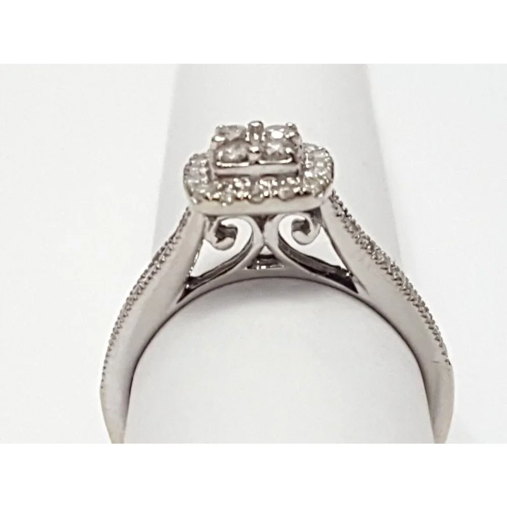 Beautiful 10K Karat Solid White Gold Designer Round Cut Diamond Engagement Ring